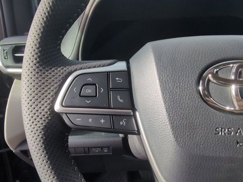 Used 2026 Toyota Sienna Limited image 13