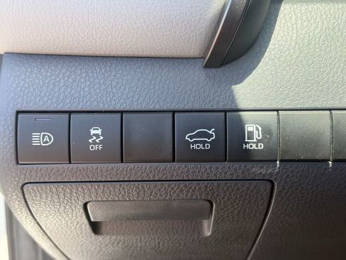 Used 2021 Toyota Camry SE FWD image 16