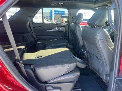 Used 2025 Ford Explorer ST-Line image 46