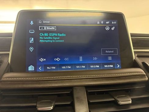 Used 2022 Chevrolet Suburban Z71 w/ Z71 Off-Road Package image 17