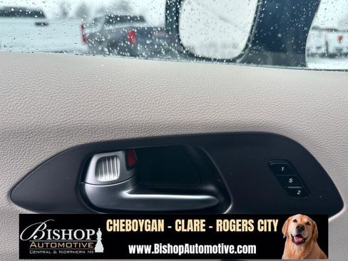 Used 2024 Chrysler Pacifica Touring-L image 32