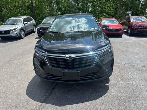 Used 2023 Chevrolet Equinox LS w/ LS Convenience Package AWD/4WD image 2