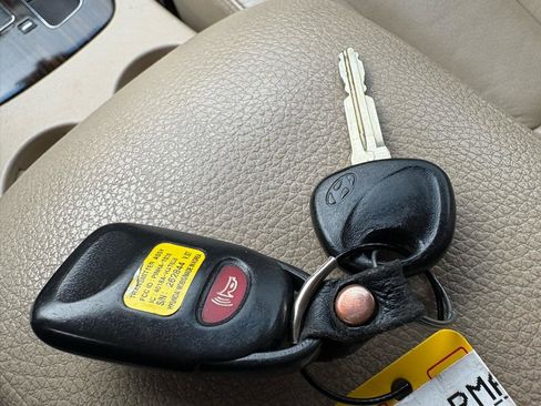 Used 2011 Hyundai Santa Fe Limited w/ Navigation Pkg 4 image 48