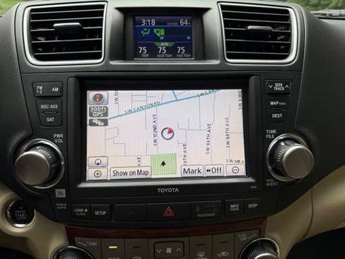 Used 2012 Toyota Highlander Limited w/ Tow Pkg AWD/4WD image 18
