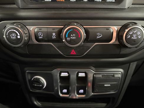 Used 2019 Jeep Wrangler Sport S image 8