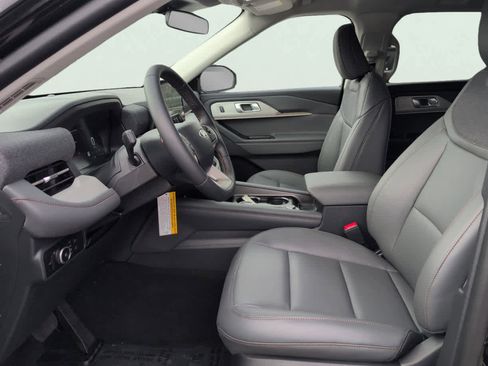 New 2026 Ford Explorer Active RWD image 9