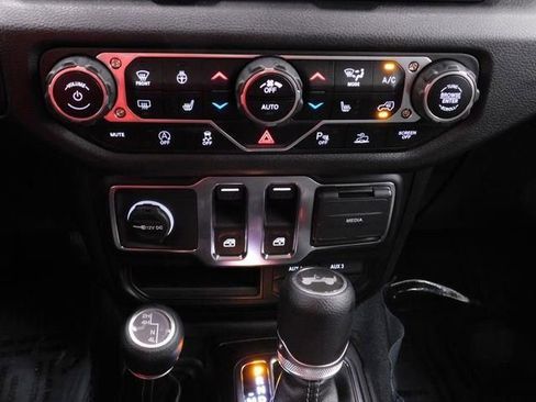 Used 2024 Jeep Wrangler Sport S image 27