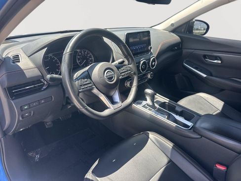 Used 2022 Nissan Sentra SR w/ SR Premium Package FWD image 9