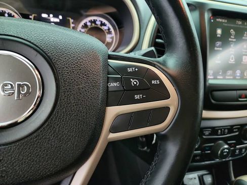 Used 2017 Jeep Cherokee Latitude w/ True North Edition AWD/4WD image 17