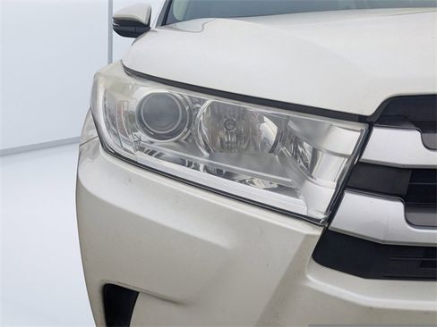 Used 2017 Toyota Highlander FWD V6 image 9