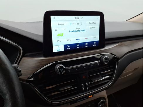 Used 2020 Ford Escape Titanium image 17