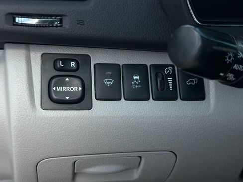 Used 2012 Toyota Highlander Limited FWD image 28