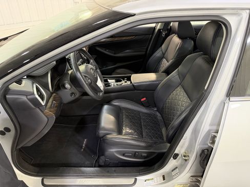 Used 2016 Nissan Maxima Platinum image 11