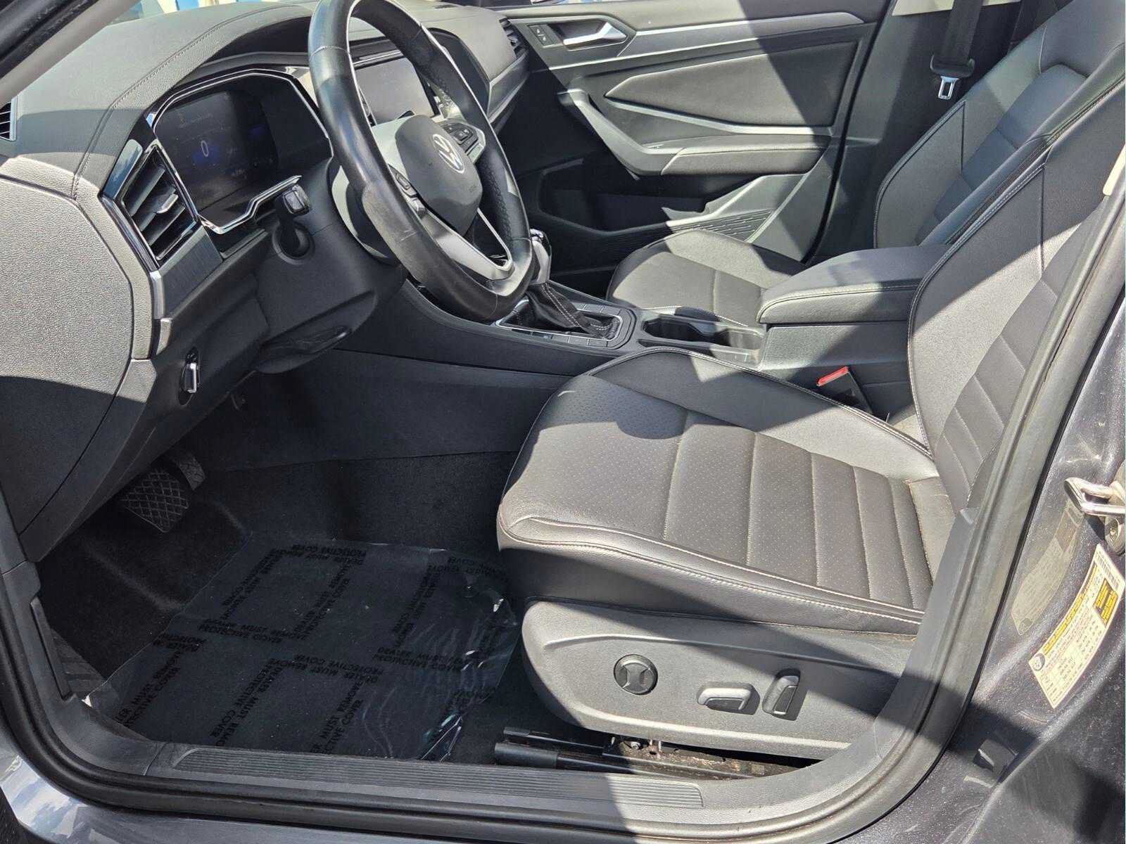 Used 2023 Volkswagen Jetta SE w/ Panoramic Sunroof Package FWD image 10