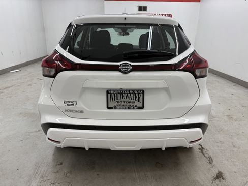 Used 2023 Nissan Kicks S FWD image 3