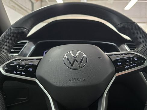 Used 2022 Volkswagen Tiguan SEL R-Line image 28