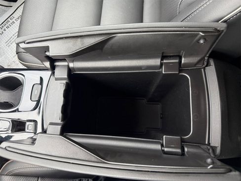 Used 2021 Buick Envision Essence w/ Technology Package I image 24