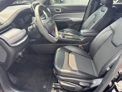 Used 2025 Jeep Compass Latitude AWD/4WD image 8