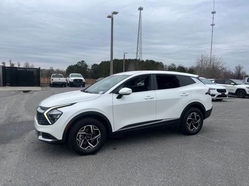 Used 2023 Kia Sportage LX image 5