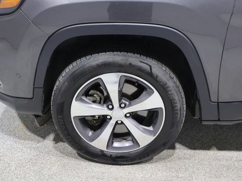 Used 2020 Jeep Cherokee Limited w/ Technology Group AWD/4WD image 9