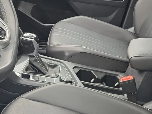 Used 2024 Volkswagen Tiguan SE R-Line image 18