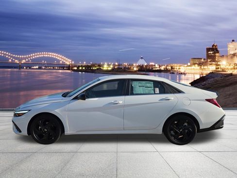 New 2026 Hyundai Elantra SEL Sport FWD image 2