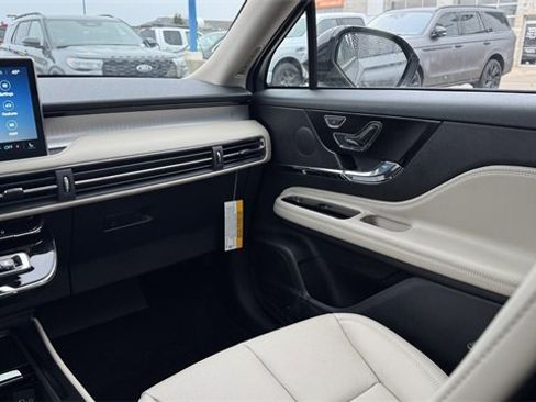 New 2026 Lincoln Corsair Premiere image 19