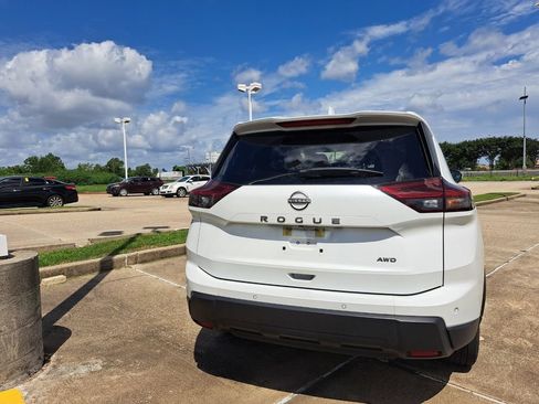 Used 2025 Nissan Rogue SV AWD/4WD image 5
