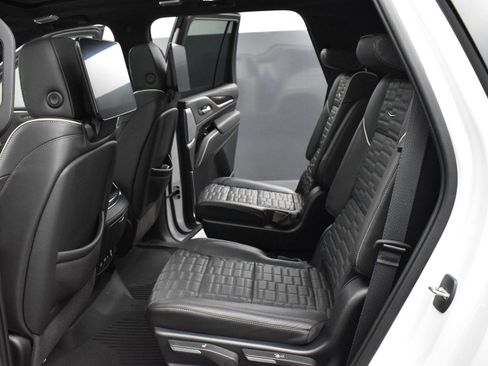 Used 2023 Cadillac Escalade Sport Platinum w/ LPO, ONYX Package AWD/4WD image 32