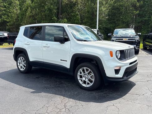Used 2023 Jeep Renegade Latitude AWD/4WD image 32