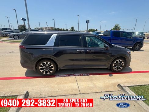 Used 2024 Kia Carnival EX FWD image 12