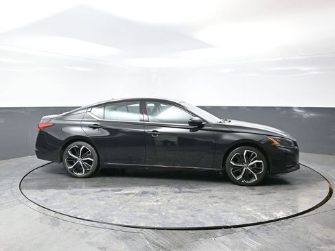 Used 2024 Nissan Altima 2.5 SR image 3