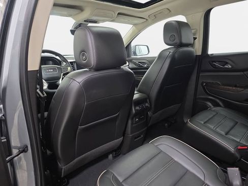 Used 2023 GMC Acadia Denali w/ Denali Technology Package AWD/4WD image 12