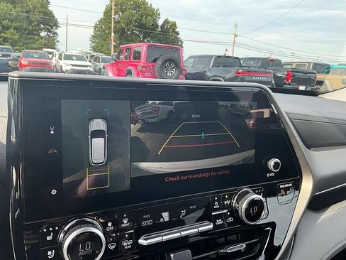 Used 2026 Toyota Highlander Limited AWD/4WD image 23