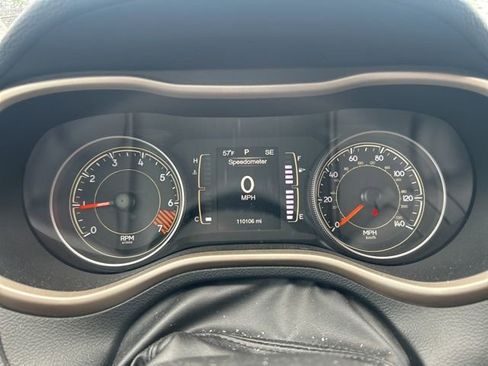 Used 2015 Jeep Cherokee Latitude w/ Cold Weather Group AWD/4WD image 16
