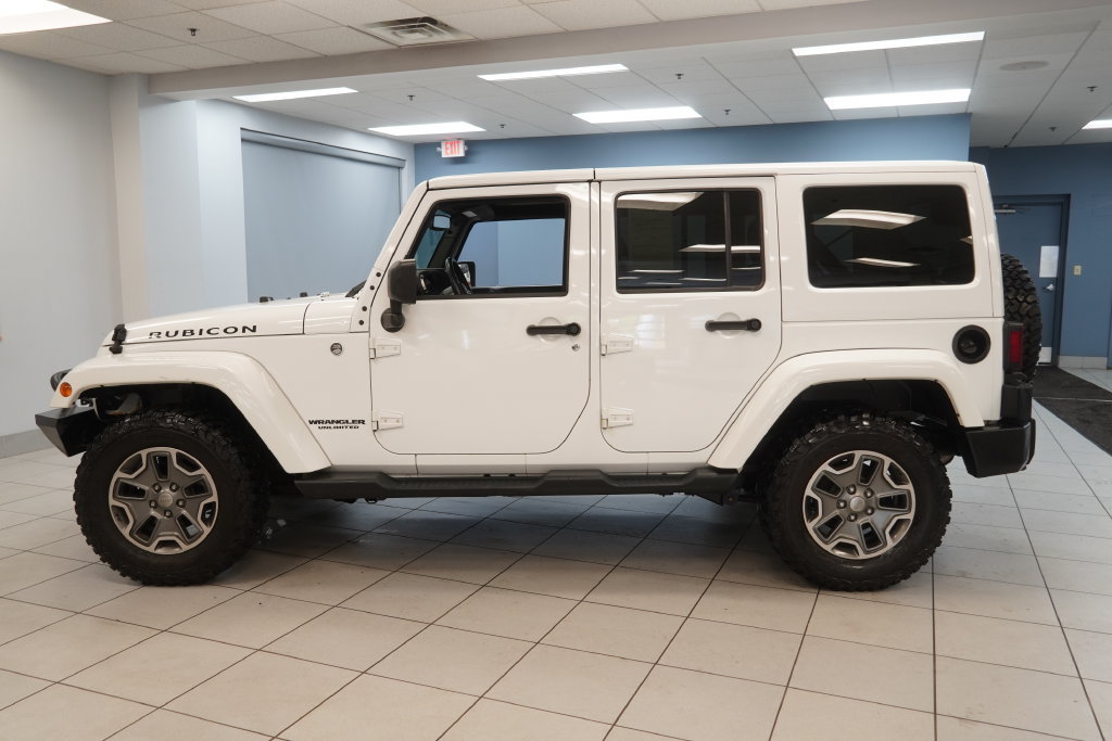 Used 2015 Jeep Wrangler Unlimited Rubicon w/ Connectivity Group AWD/4WD image 2