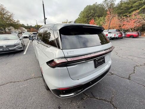 New 2026 Lincoln Nautilus Reserve image 8