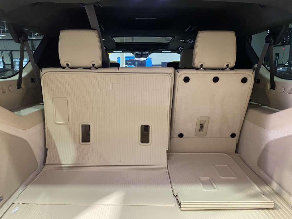 Used 2023 Cadillac Escalade ESV Premium Luxury AWD/4WD image 14