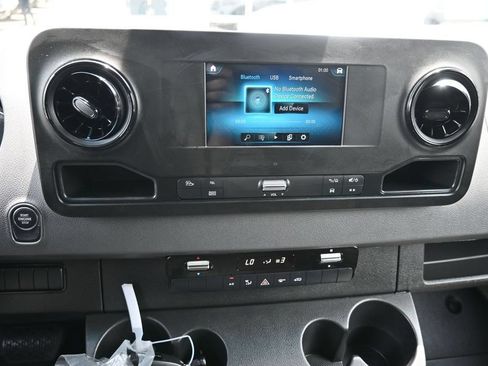 Used 2024 Mercedes-Benz Sprinter 2500 image 20
