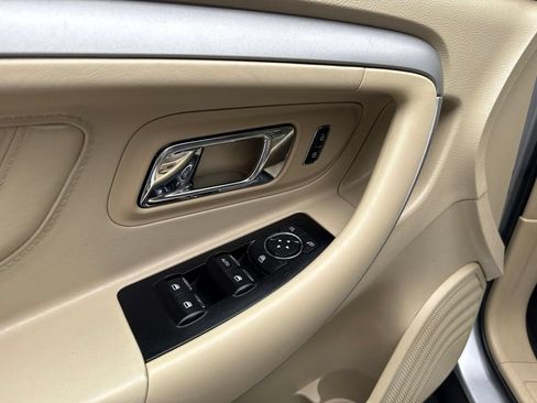 Used 2016 Ford Taurus SE FWD image 21