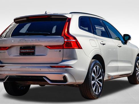 Used 2025 Volvo XC60 B5 Core AWD/4WD image 7