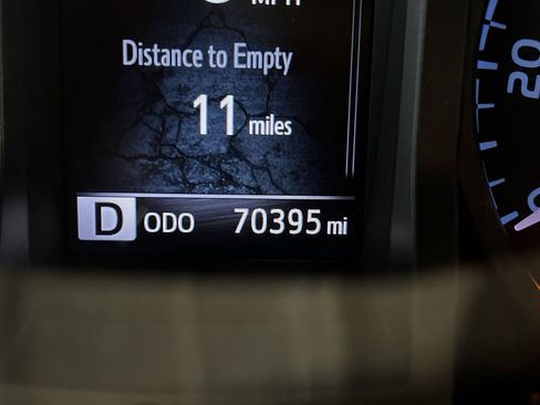 Used 2021 Toyota Tacoma TRD Sport w/ Technology Package image 17