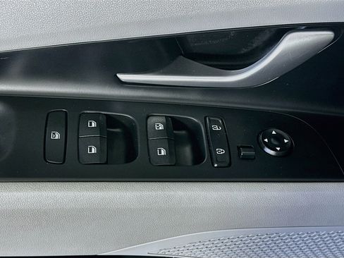 Used 2025 Hyundai Elantra Limited FWD image 15