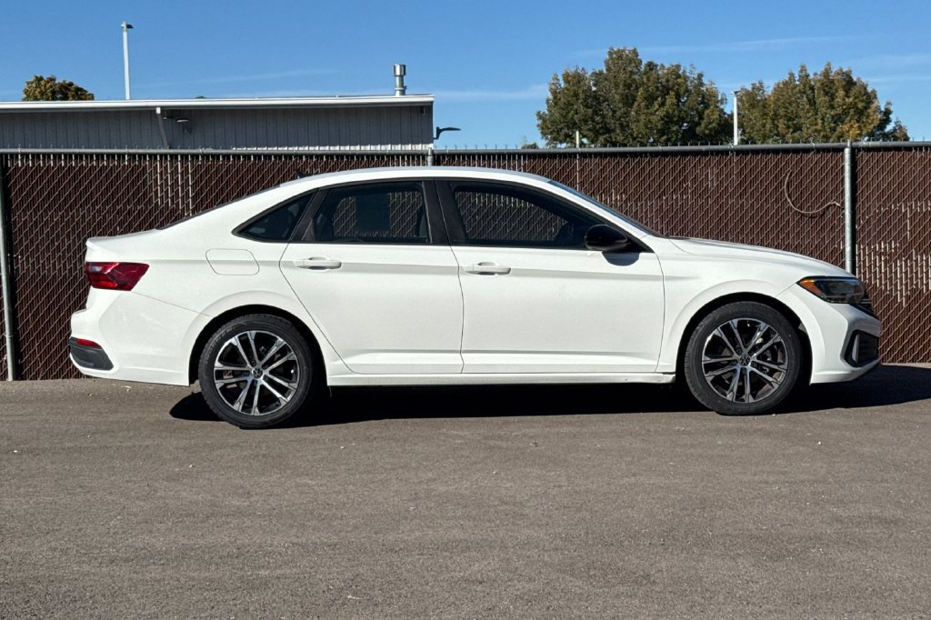 Used 2022 Volkswagen Jetta Sport FWD image 3