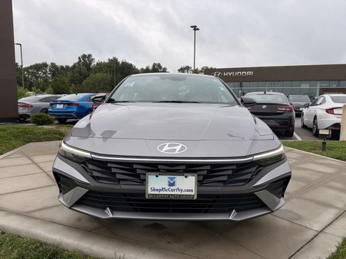 Used 2025 Hyundai Elantra Sport FWD image 12