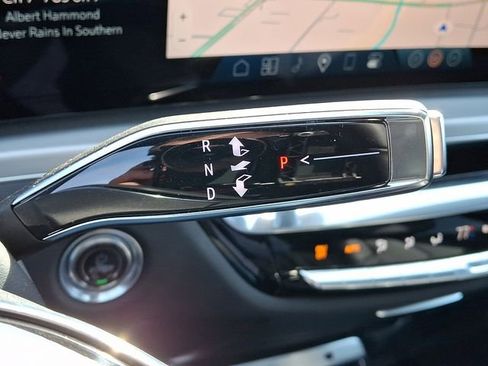 Used 2025 Cadillac Lyriq Sport image 19