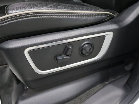 Used 2020 RAM 1500 Laramie AWD/4WD image 12