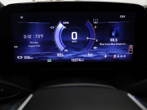Certified 2024 Chevrolet Equinox EV LT FWD image 21
