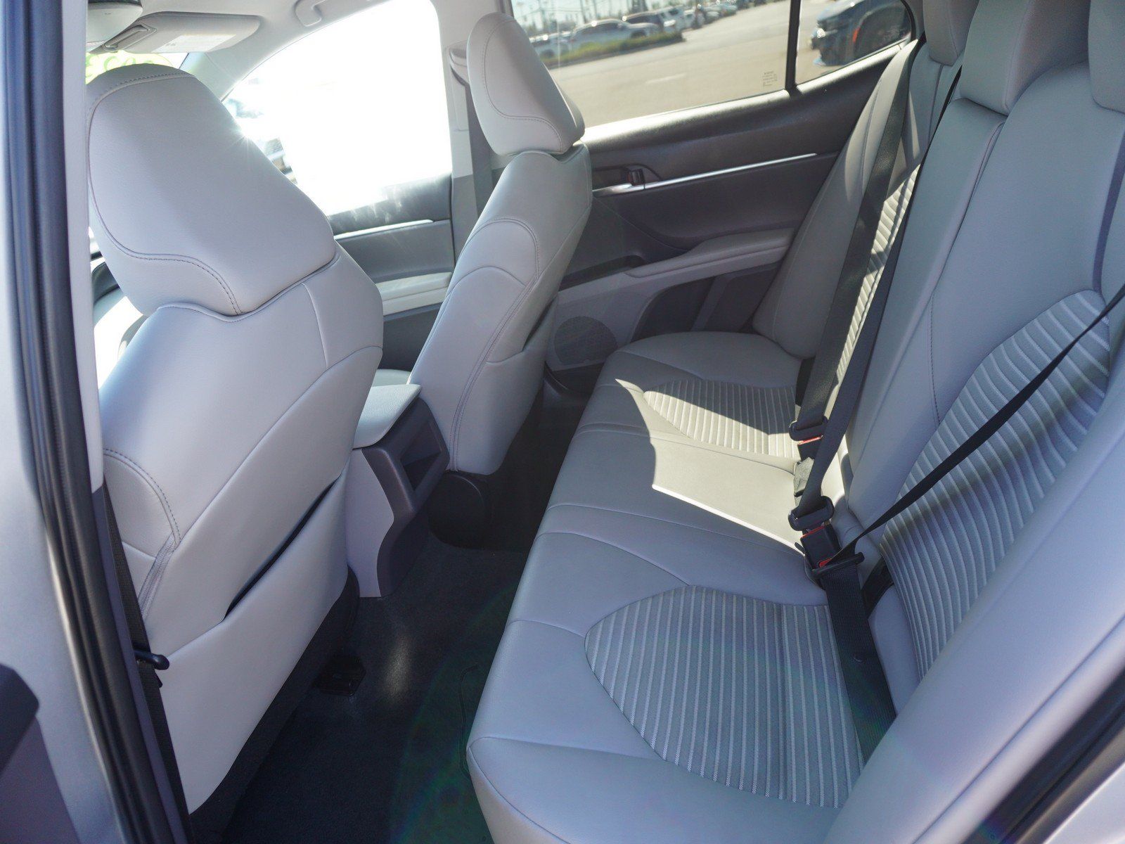 Used 2023 Toyota Camry SE FWD image 12