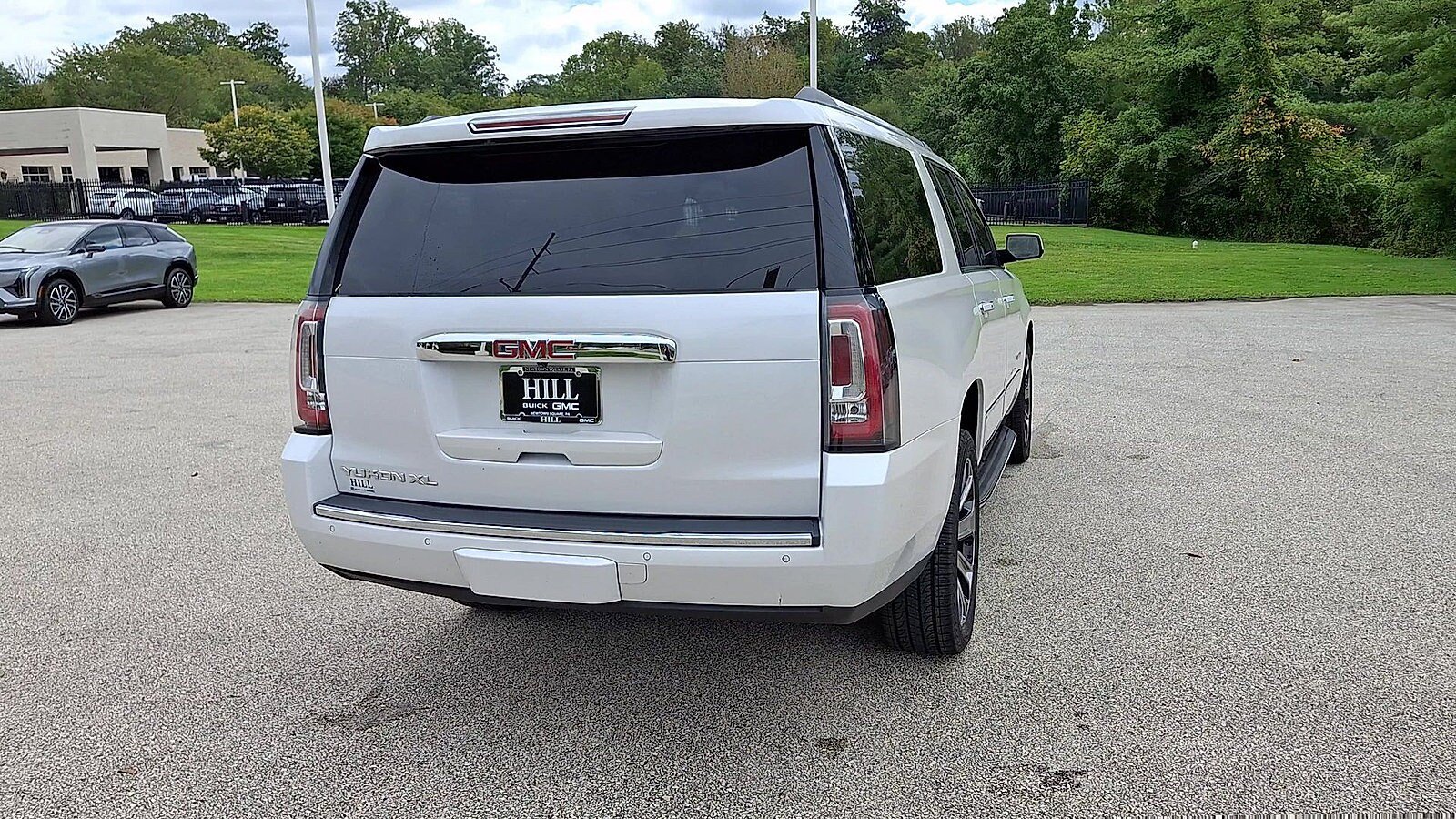 Used 2018 GMC Yukon XL Denali w/ Open Road Package AWD/4WD image 8